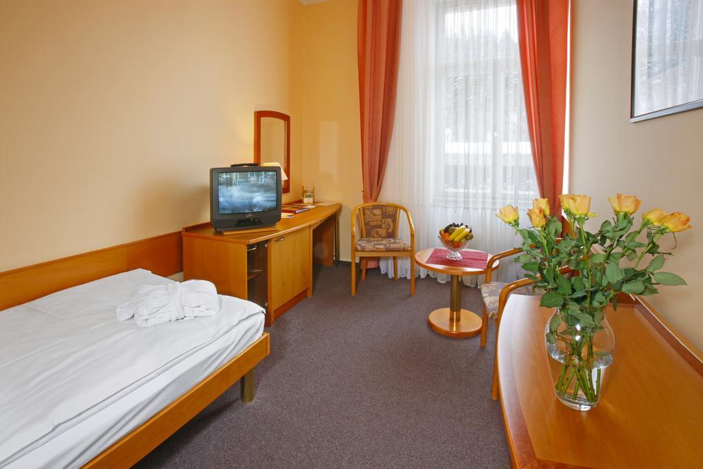 Ensana Hvezda - Imperial - Neapol Hotel Marianske Lazne Exterior photo